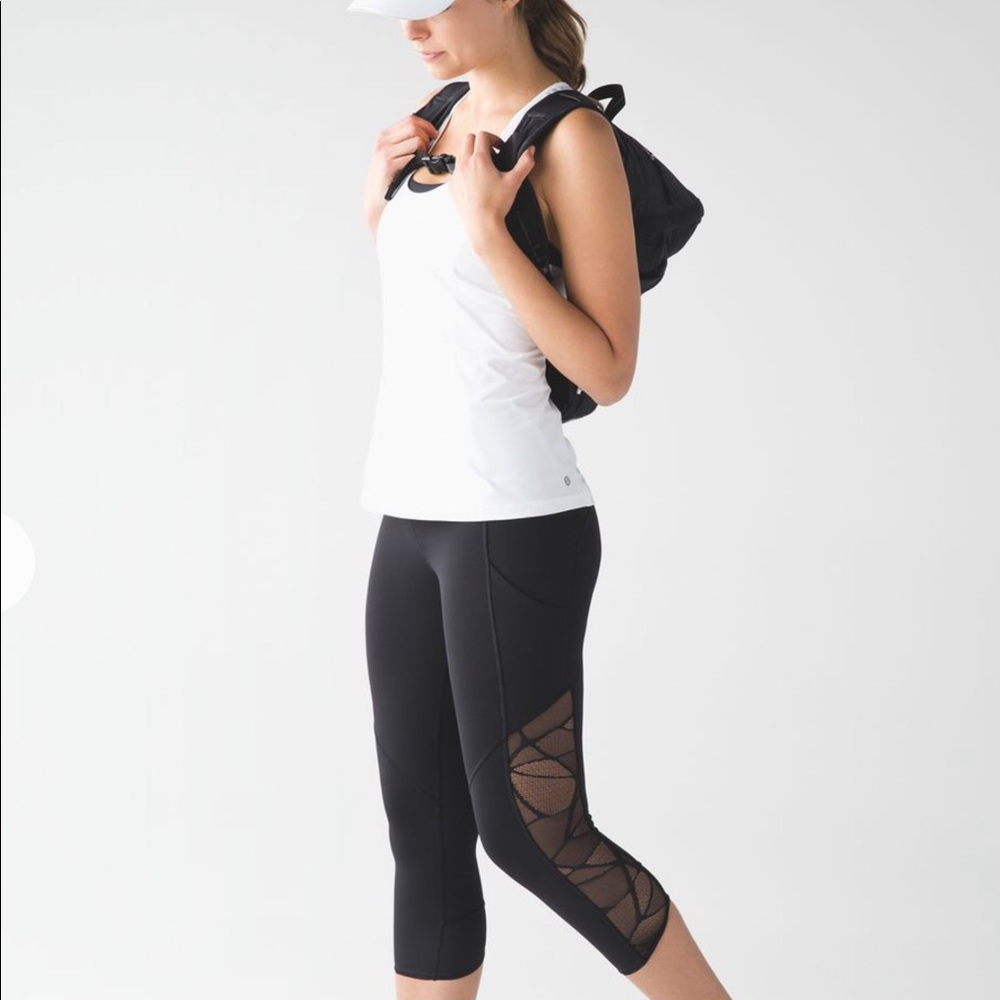 Lululemon Goal Crusher Crop in black.